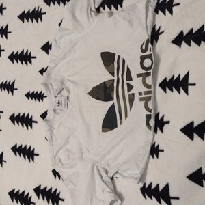 Cropped Adidas shirt
